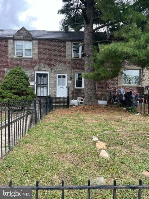 1020 Windsor Rd, Darby, PA 19023 - photo 1