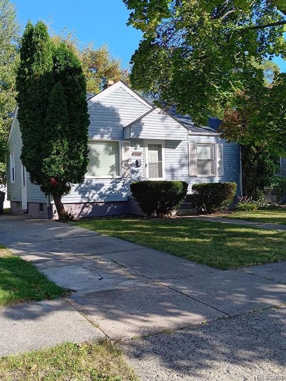 9250 Plainview Ave, Detroit, MI 48228 - photo 1
