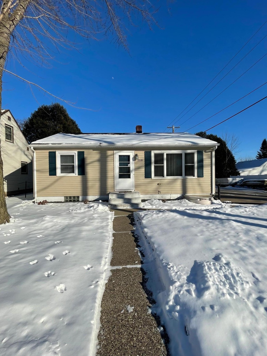 210 N Elm St, La Crescent, MN 55947 - photo 1