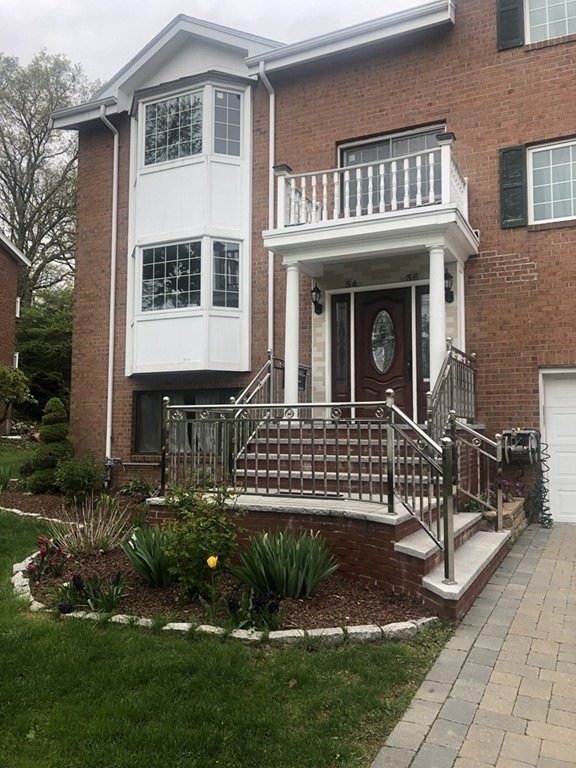 34 Broadlawn Dr unit 1, Chestnut Hill, MA 02467 - photo 1