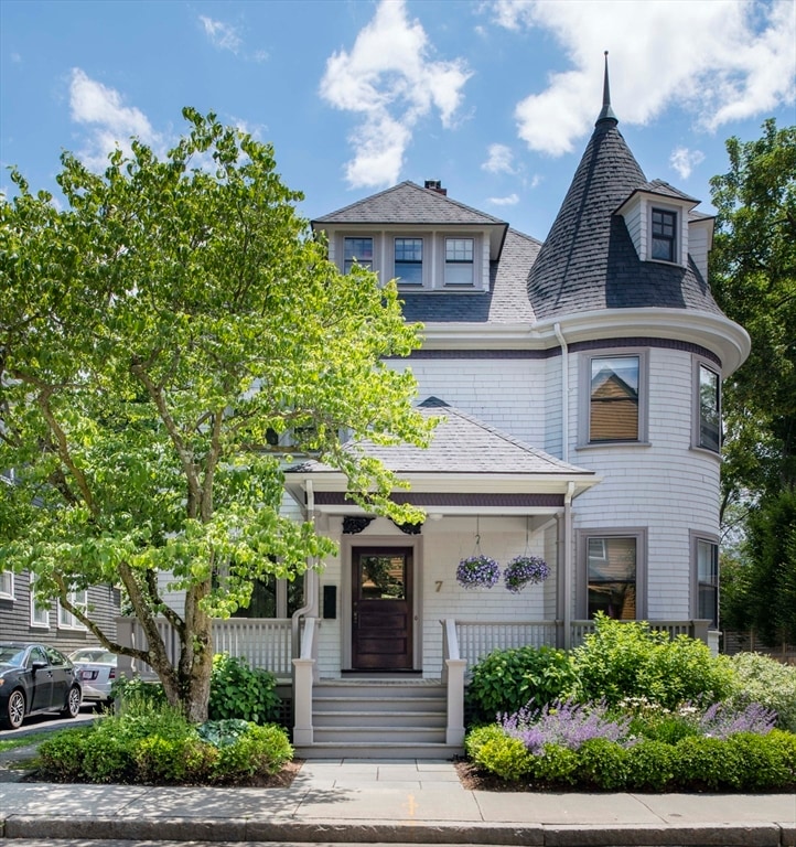 Sold $3,525,000 • Co-Listing Agent