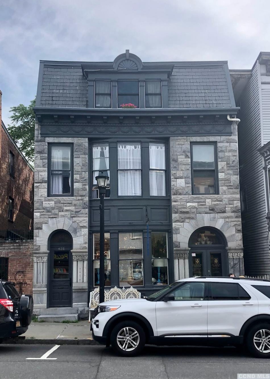 431 Warren St unit 2, Hudson, NY 12534 - photo 1