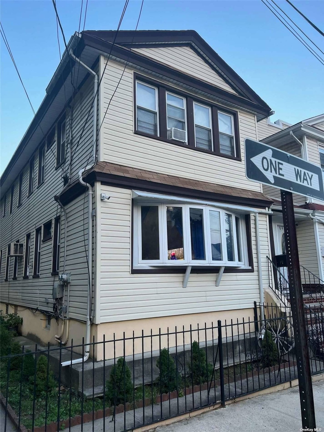 Sold $998,000 • Co-Listing Agent