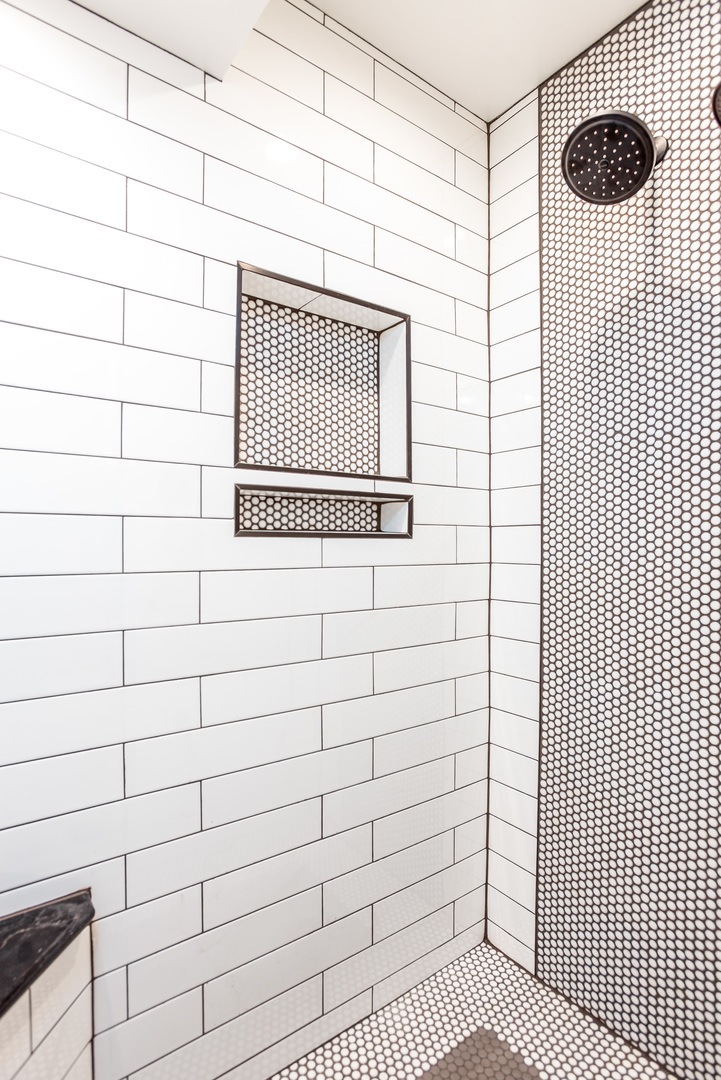 120 N Pine St, Elmhurst, IL 60126 - photo 1