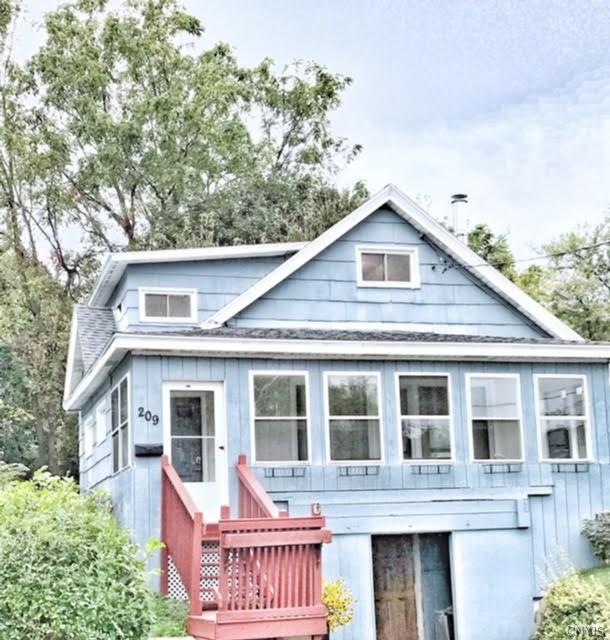 Welcome home to 209 Willis Ave!