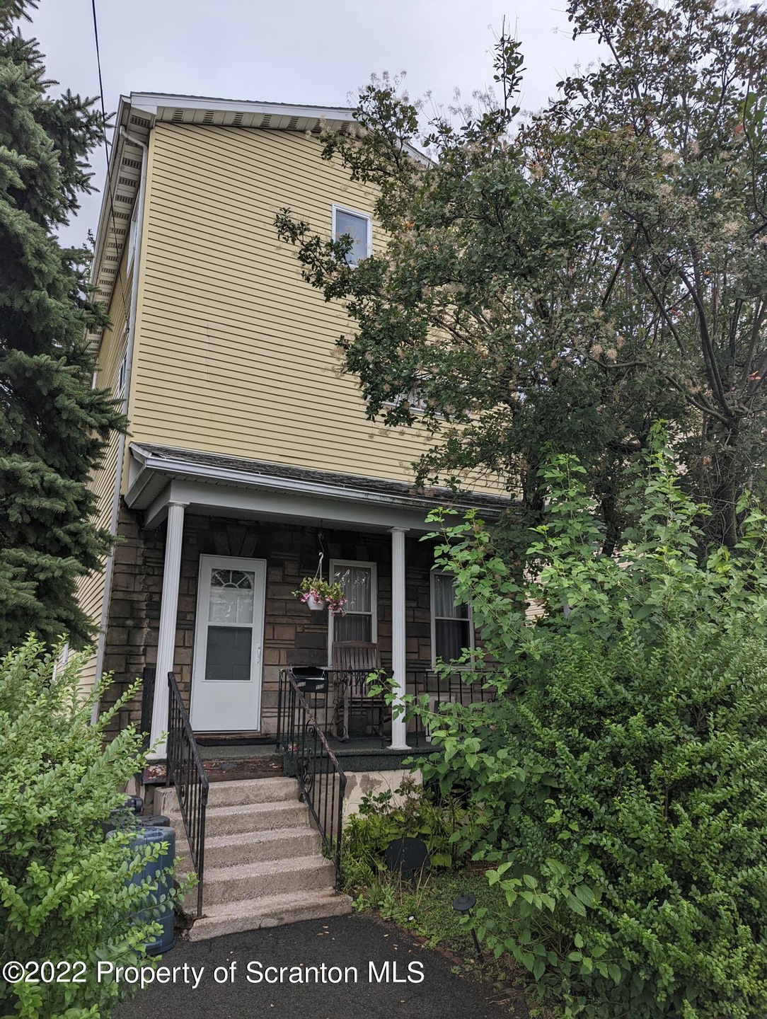 503 Throop St, Dunmore, PA 18512 - photo 1