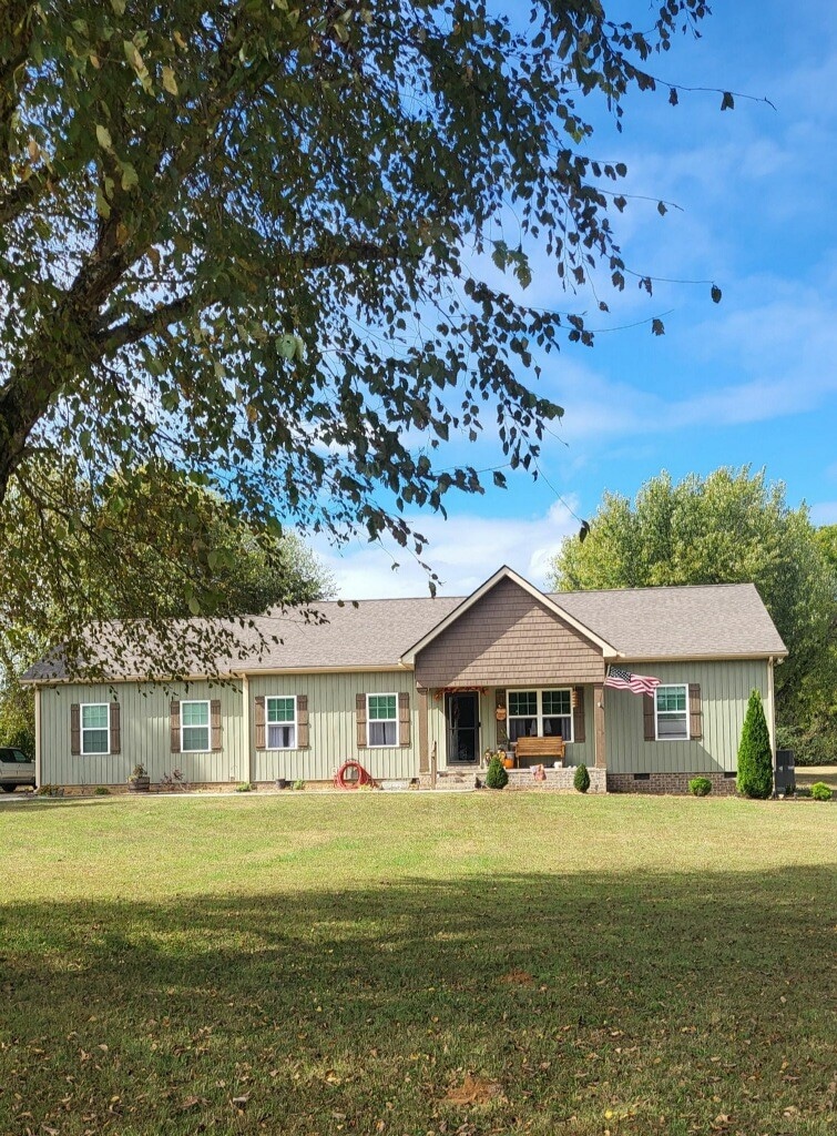 131 Cessna Ln, Shelbyville, TN 37160 - photo 1