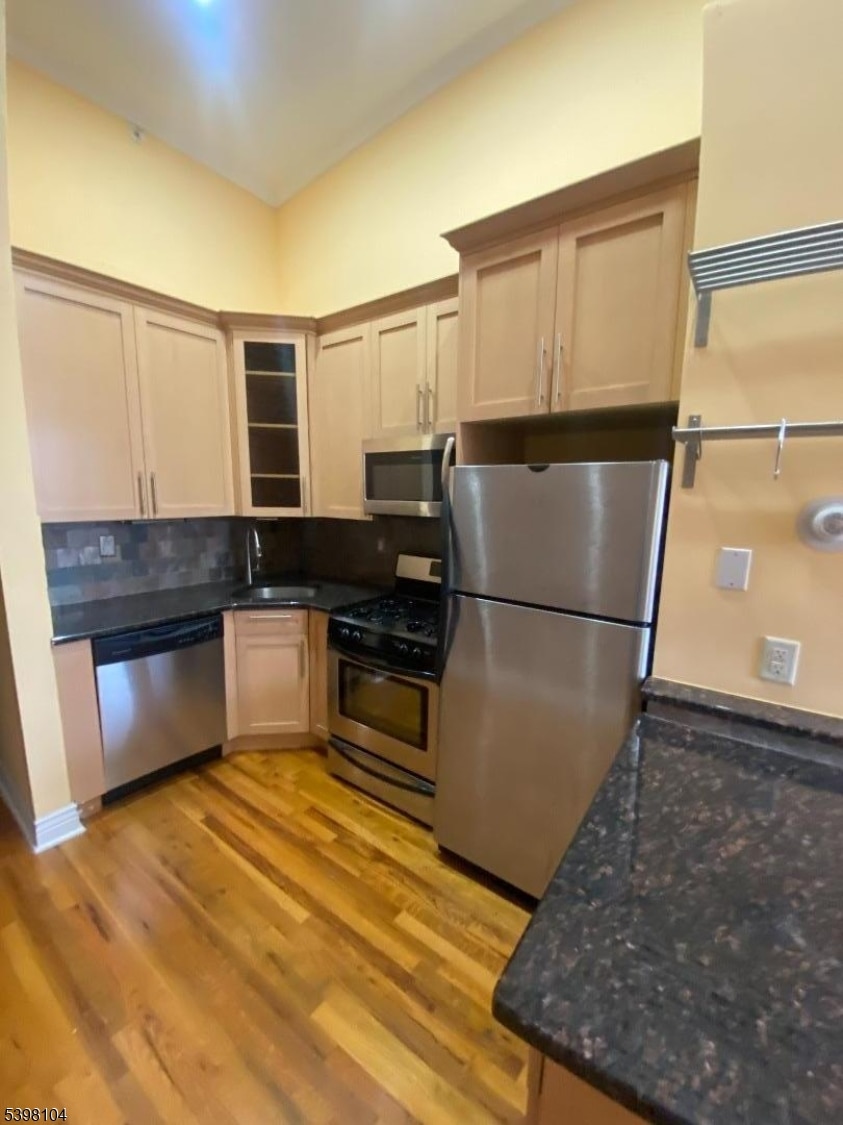 208 Washington St unit 2A, Jersey City, NJ 07302 - photo 1