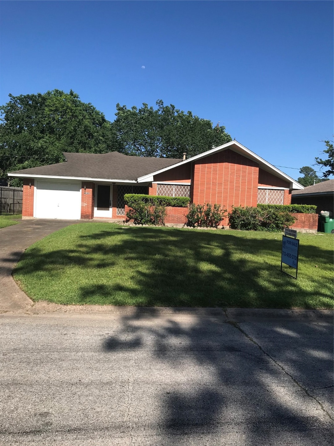 10202 Royal Oaks Dr, Houston, TX 77016 - photo 1