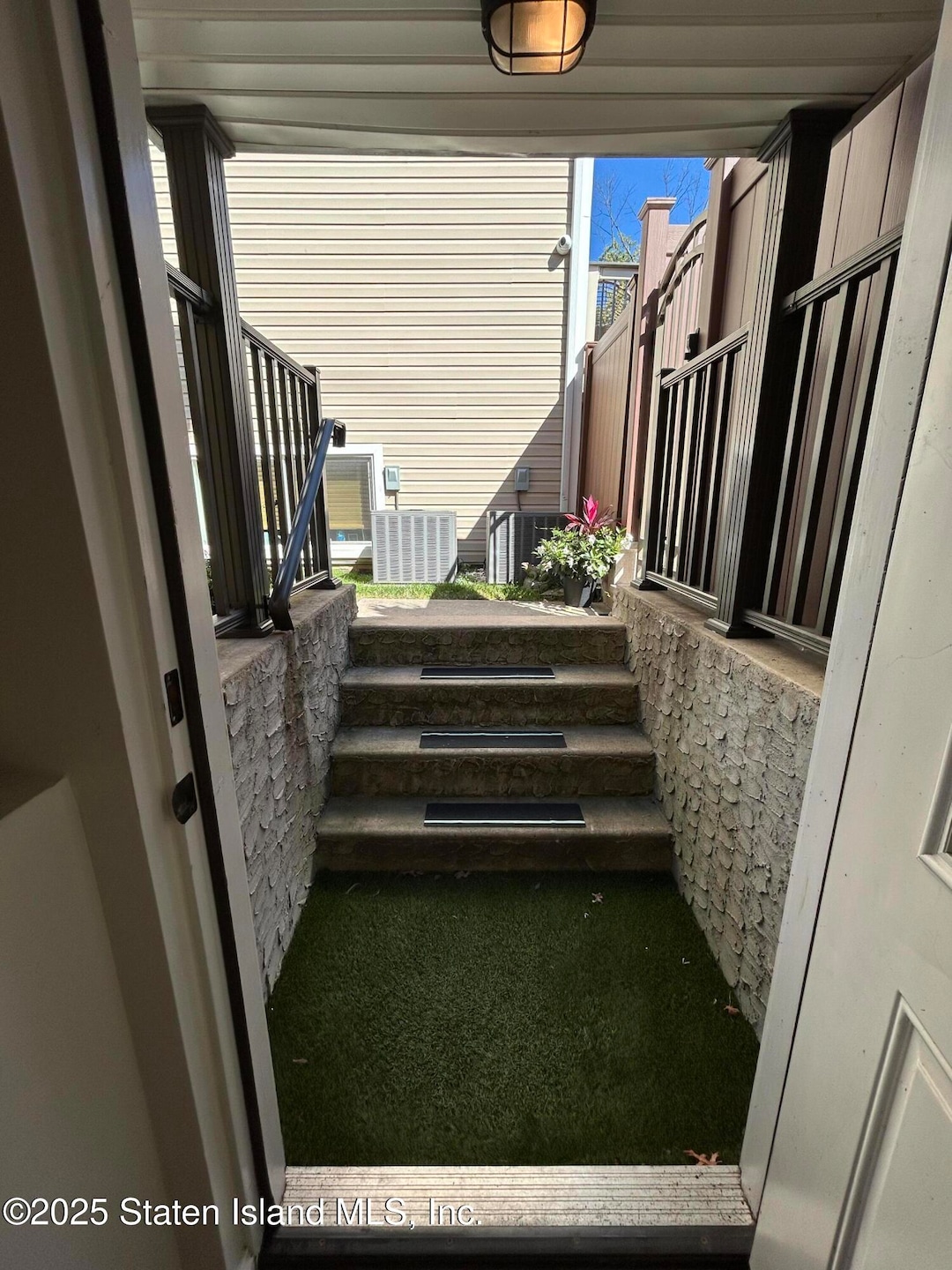 226 Edgegrove Ave unit 1, Staten Island, NY 10312 - photo 1