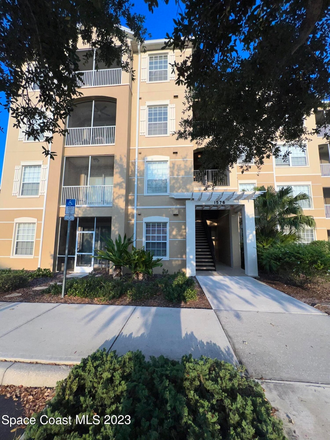 Sold $305,000 • Co-Listing Agent