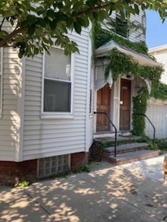 554 Green St unit 3rd floor, Cambridge, MA 02139 - photo 1