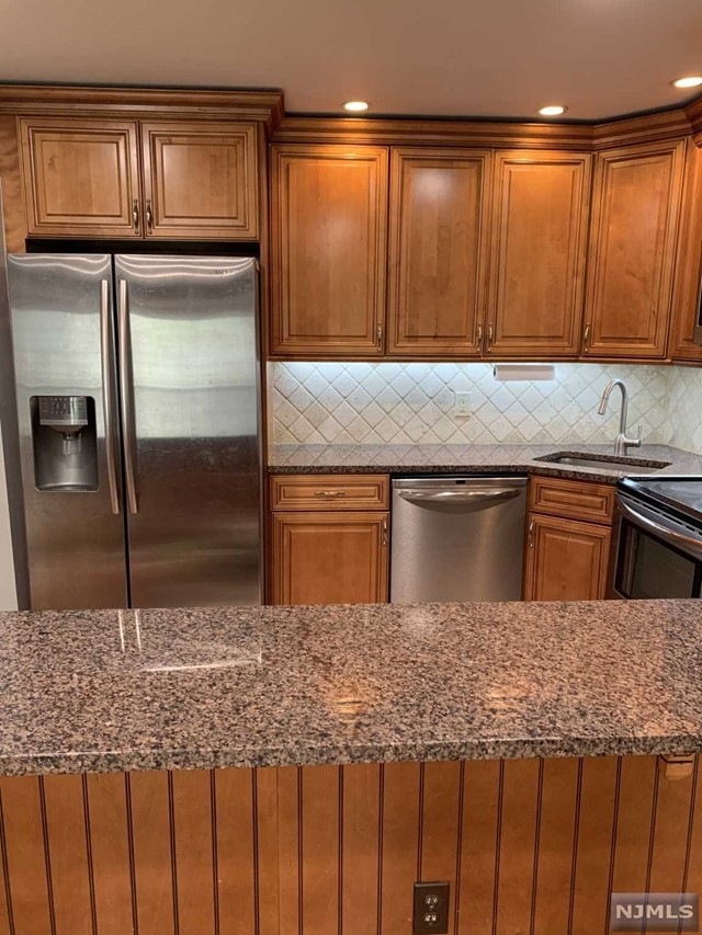 805 River Renaissance unit 5, East Rutherford, NJ 07073 - photo 1