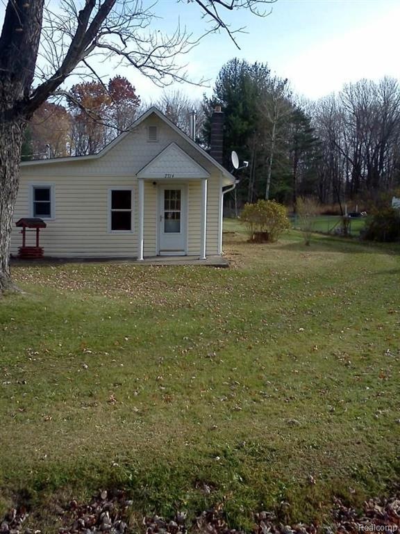 2714 Beach Rd, Port Huron, MI 48060 - photo 1