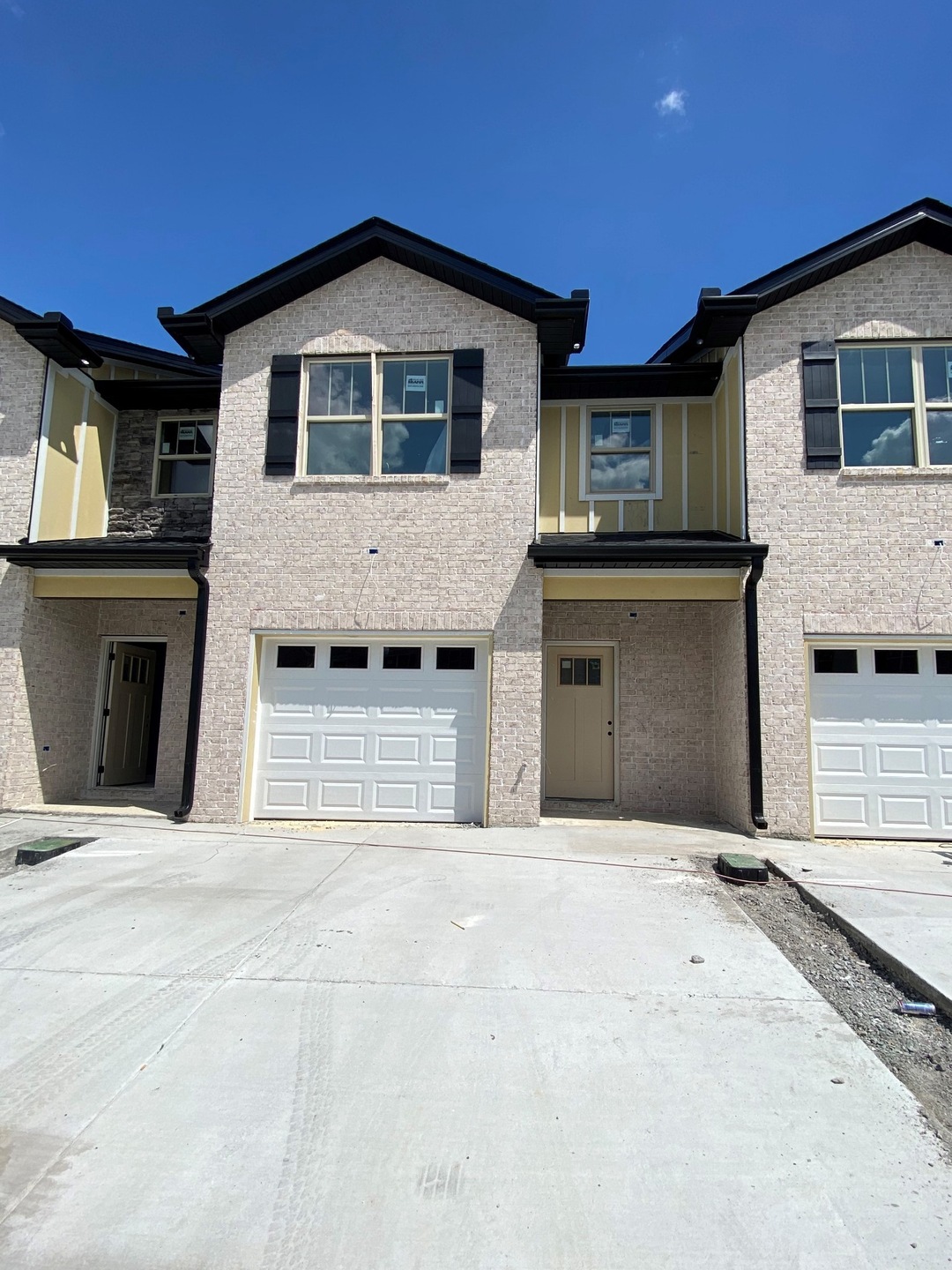 Brick front townhomes ready for a new owner!