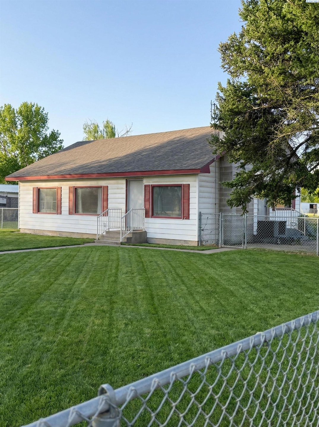 205902 E Schuster Rd, Kennewick, WA 99337 - photo 1