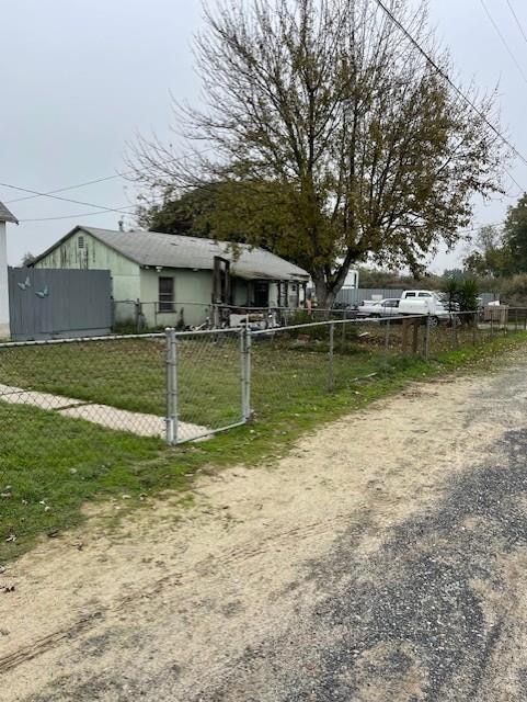 209 E Clausen Rd, Turlock, CA 95380 - photo 1