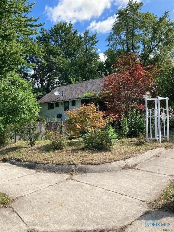 1954 Marlow Rd, Toledo, OH 43613 - photo 1