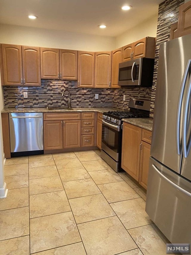 787 Kinderkamack Rd, River Edge, NJ 07661 - photo 1