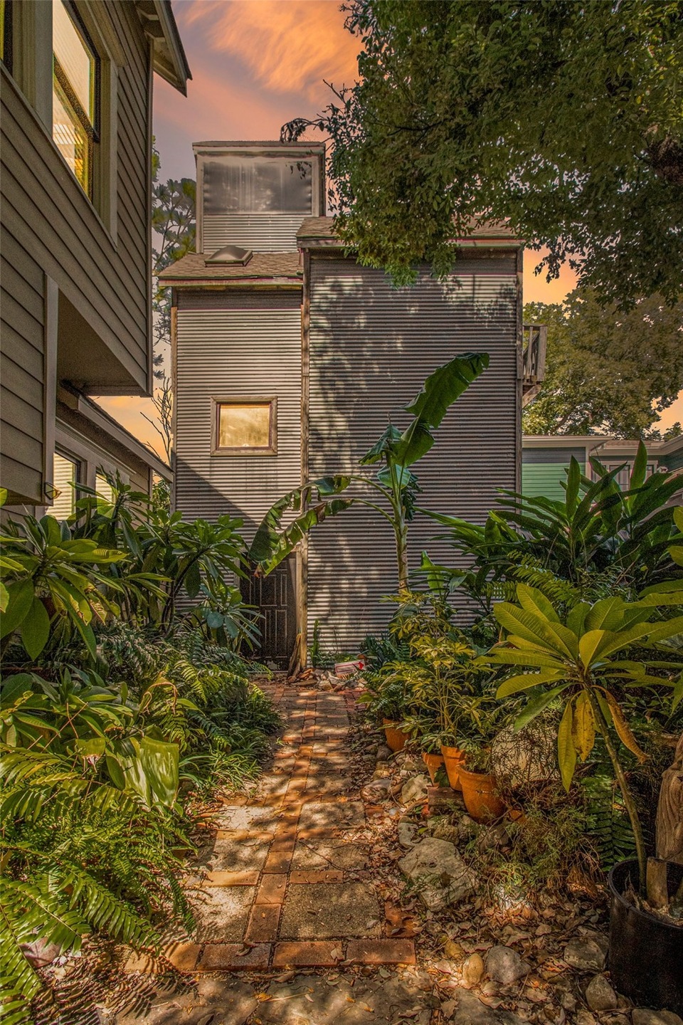 737 E 18th St, Houston, TX 77008 - photo 1