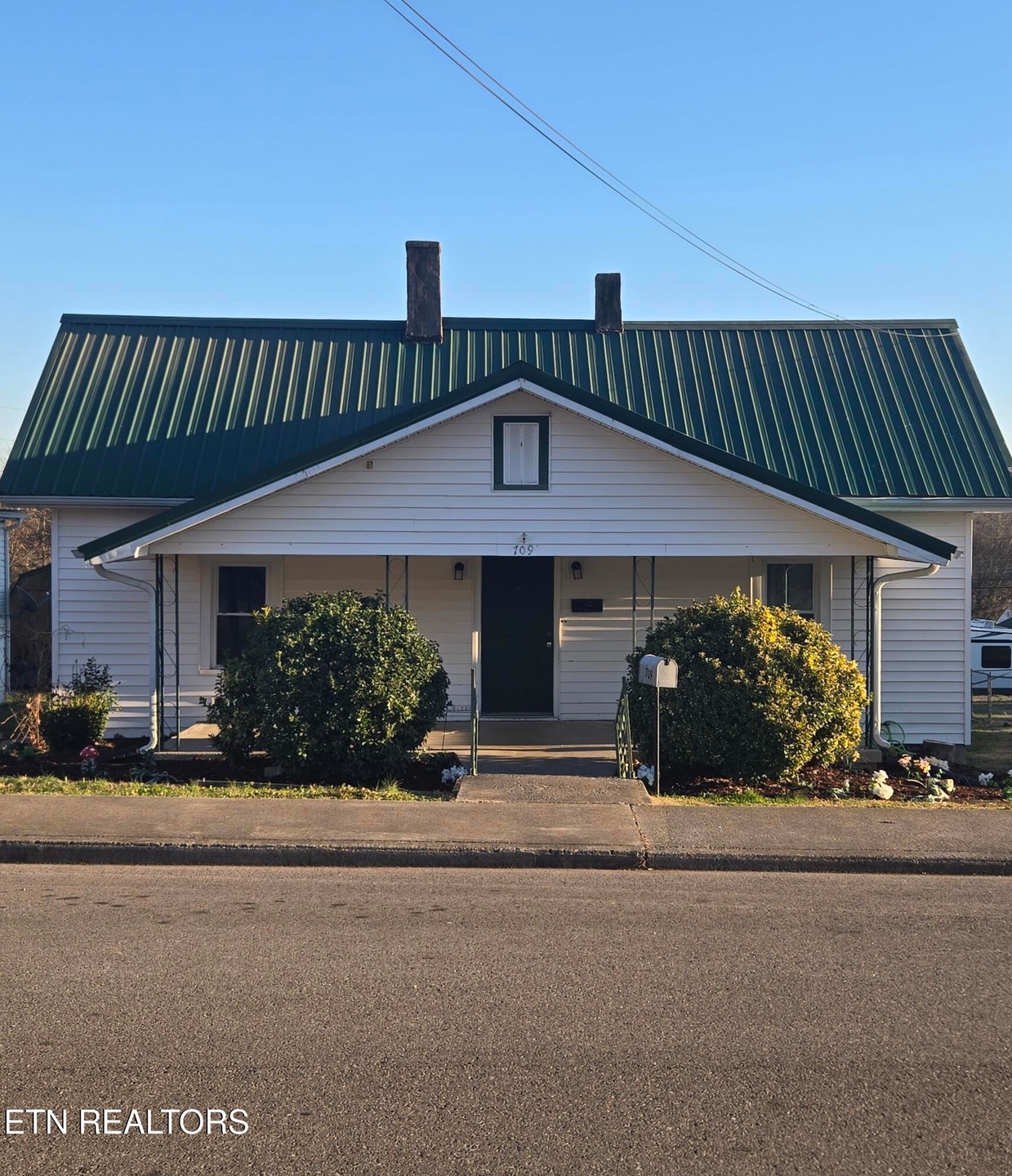 709 Cedar St