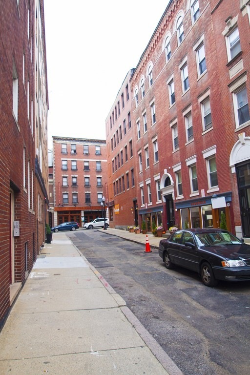 8 Baldwin Place unit 4, Boston, MA 02113 - photo 1