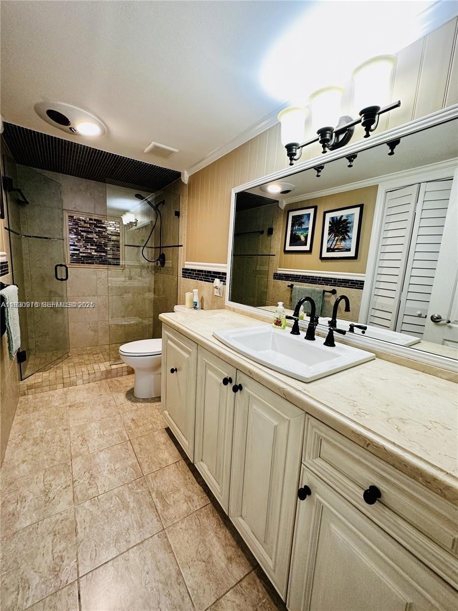 Oxford Towers unit 406, Hollywood, FL 33019 - photo 1