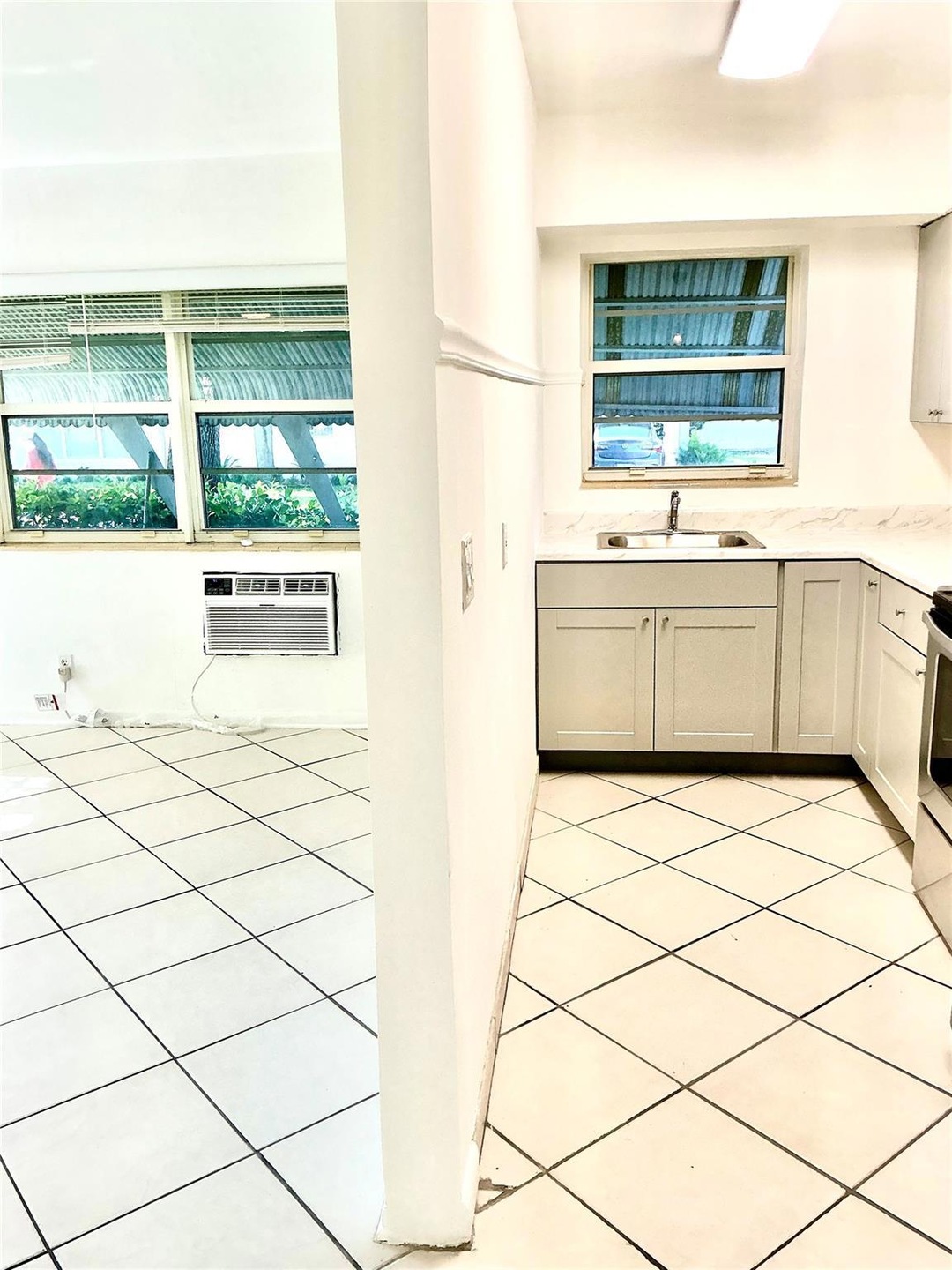 1645 NE 12th St unit B, Fort Lauderdale, FL 33304 - photo 1