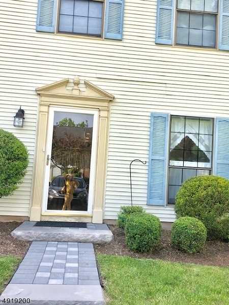 214 Hampshire Ct, Piscataway, NJ 08854 - photo 1