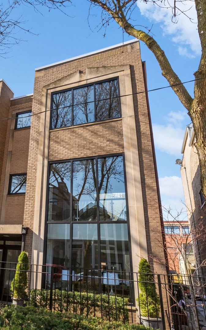 Sold $1,495,000 • Co-Listing Agent