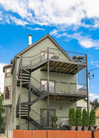 2454 W Wabansia Ave unit 1E, Chicago, IL 60647 - photo 1