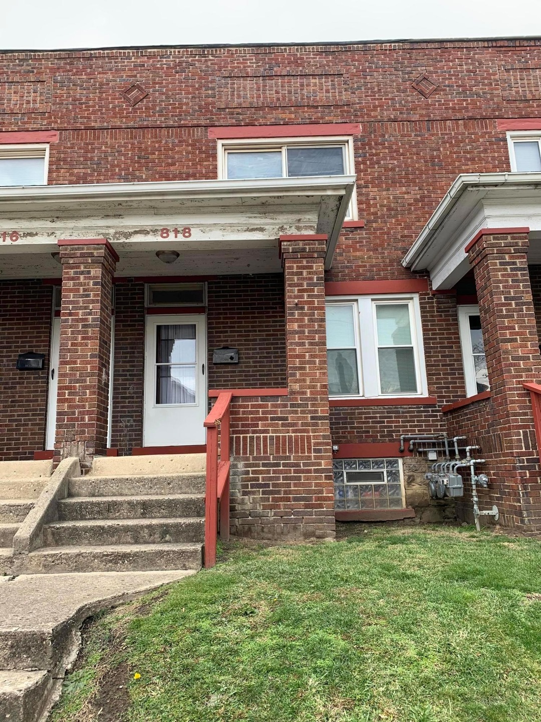 818 E Whittier