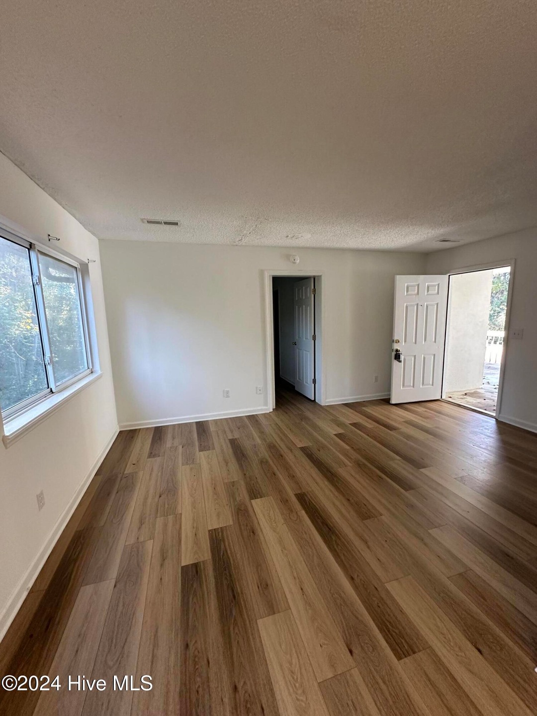 700 S Walker St unit 6, Burgaw, NC 28425 - photo 1