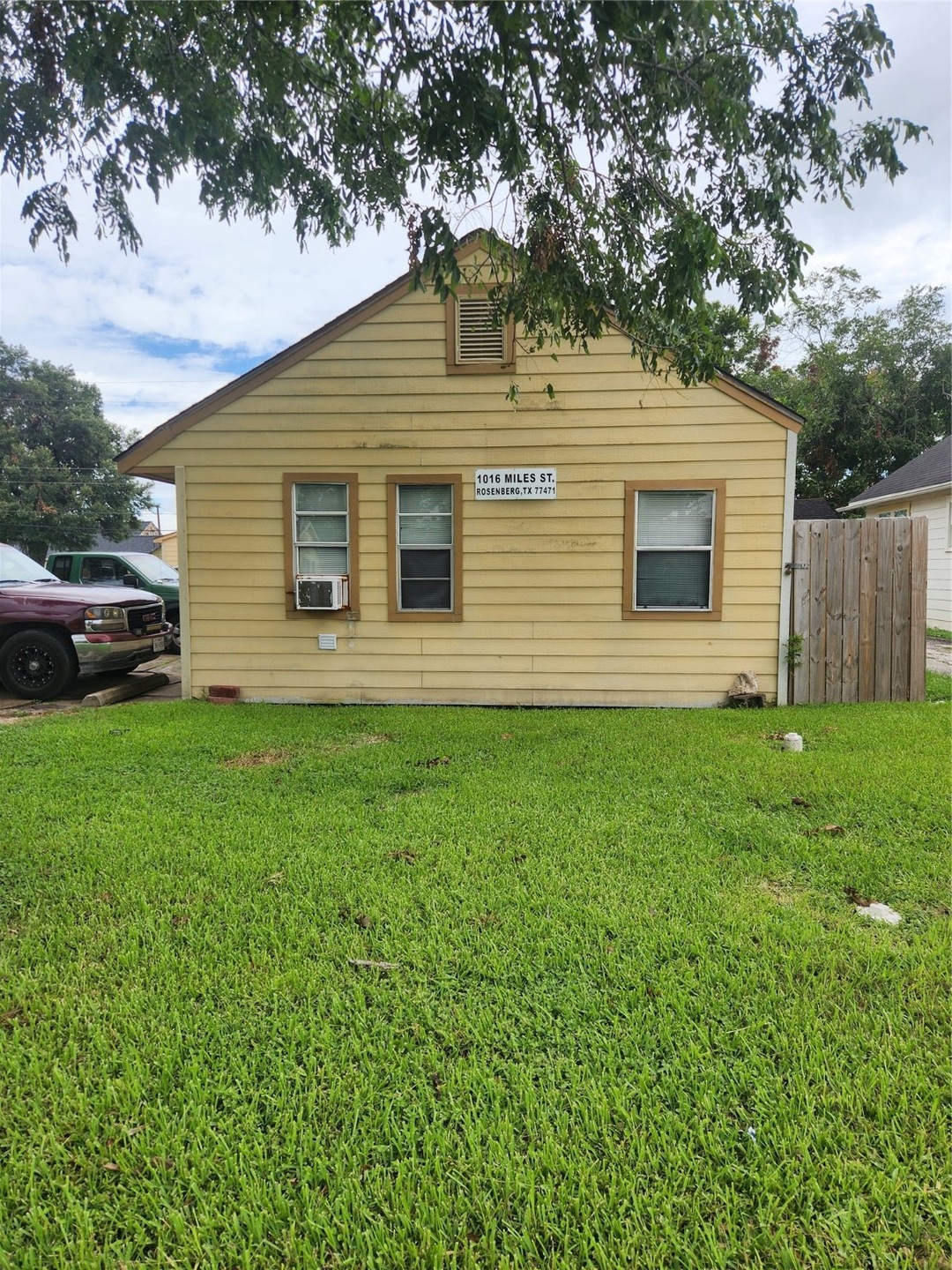 1016 Miles St unit 4, Rosenberg, TX 77471 - photo 1