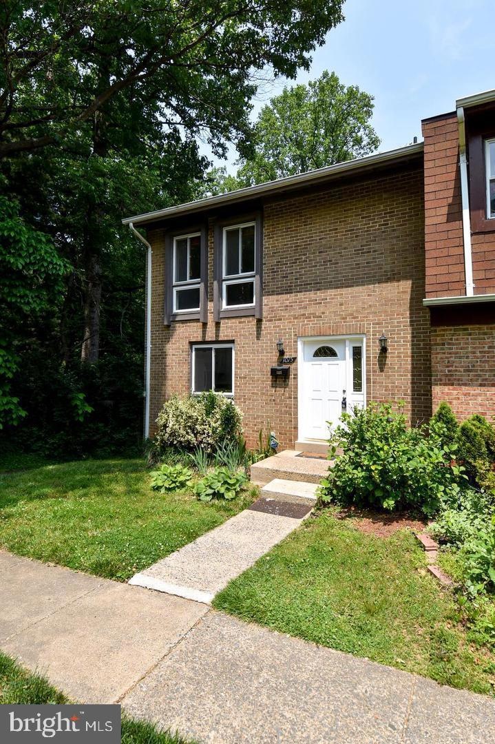 3015 Mission Square Dr, Fairfax, VA 22031 - photo 1