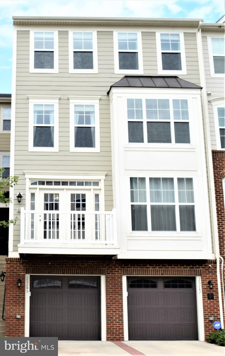 25245 Laureldale Terrace unit 2-B-4, Chantilly, VA 20152 - photo 1