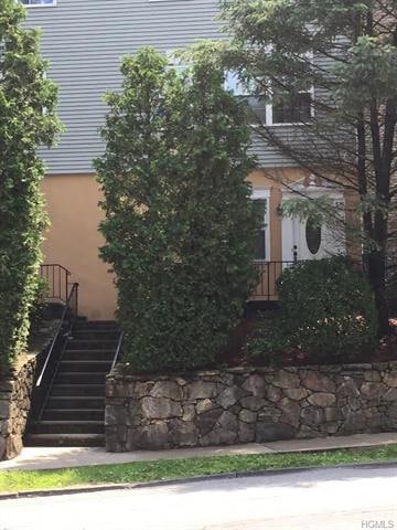 325 Mclean Ave unit 2, Yonkers, NY 10705 - photo 1