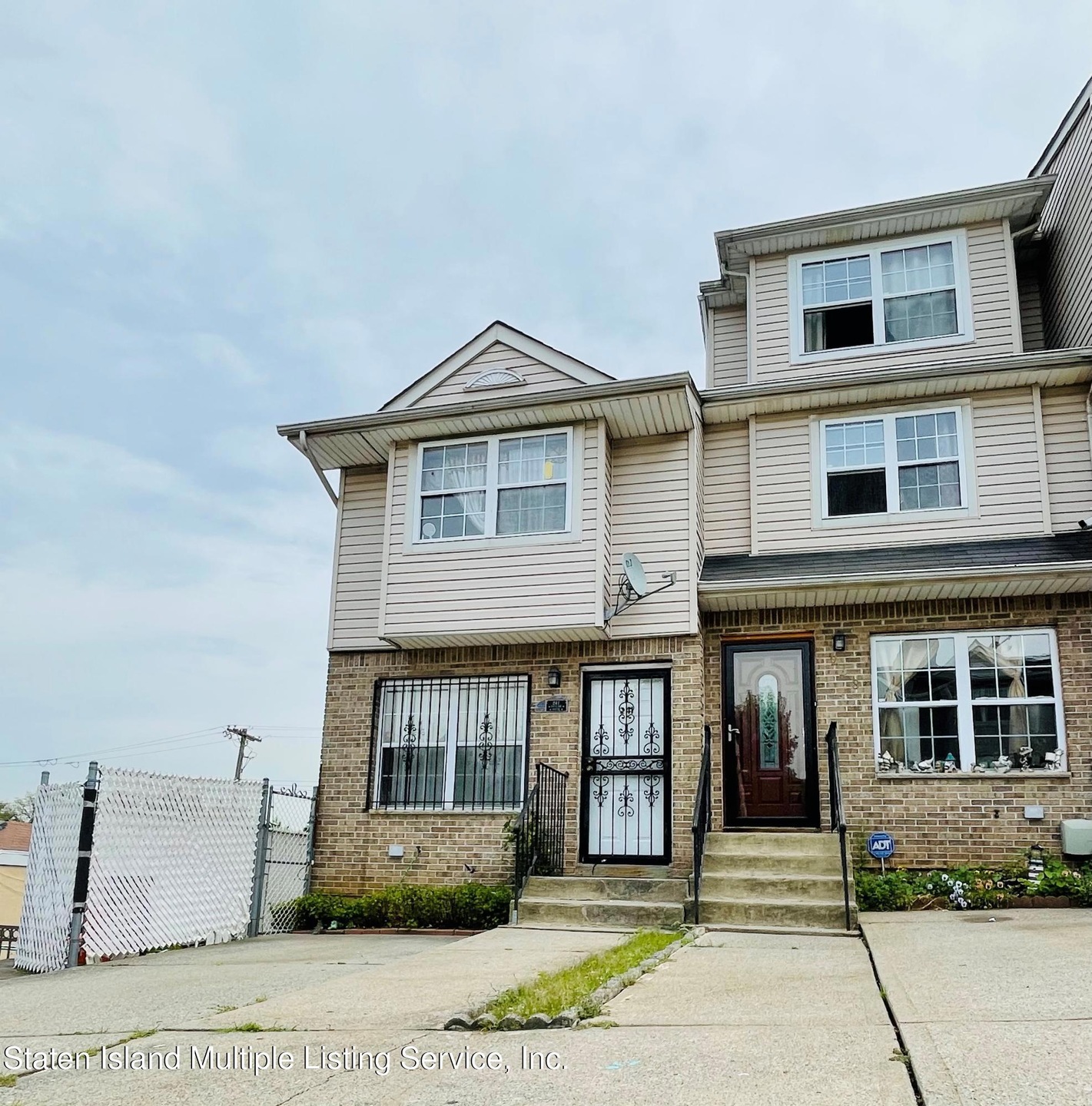 241 Skyline Dr, Staten Island, NY 10304 - photo 1