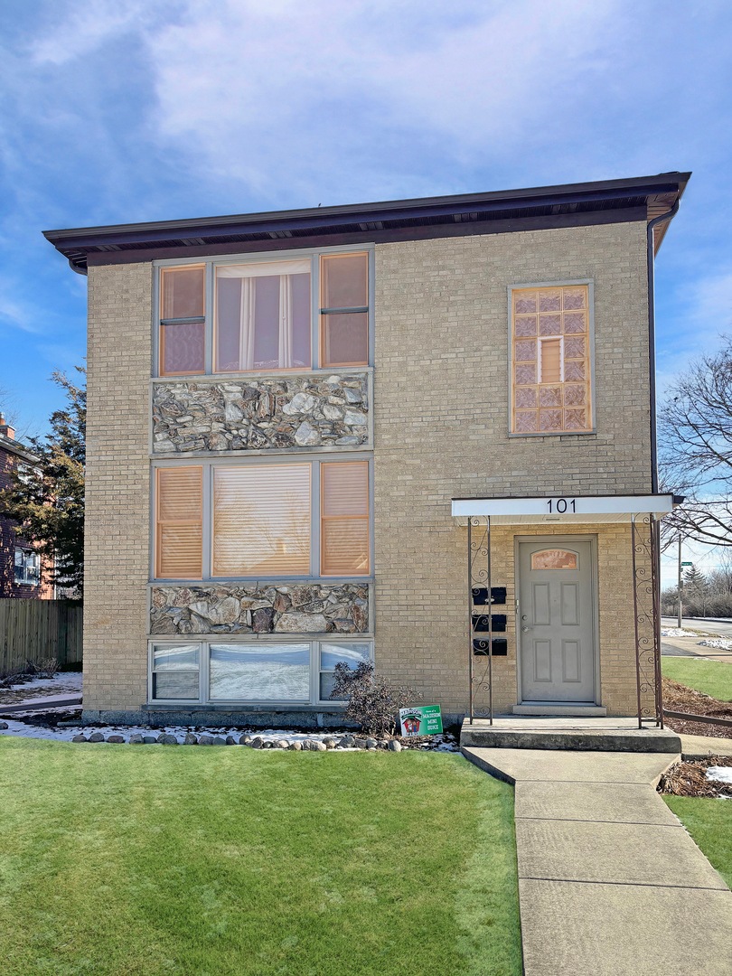 101 N Avon Rd unit 1, Elmhurst, IL 60126 - photo 1