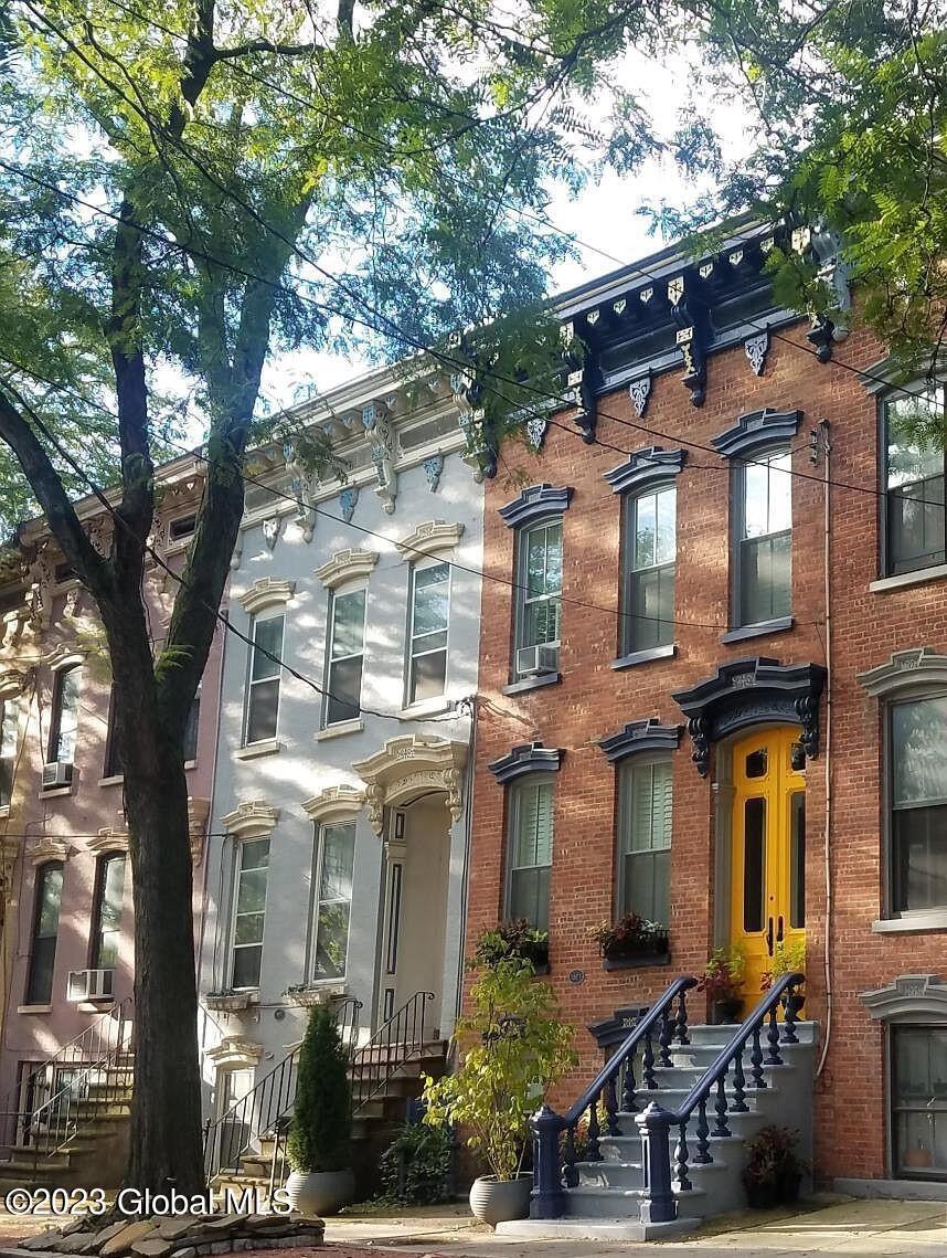 210 Elm St
