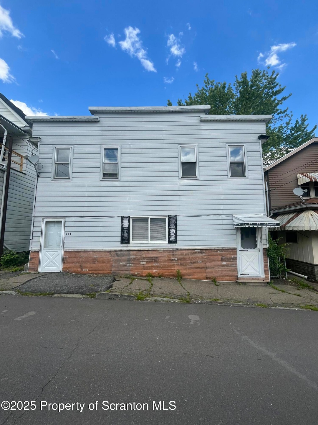 228 Union St unit Left, Taylor, PA 18517 - photo 1