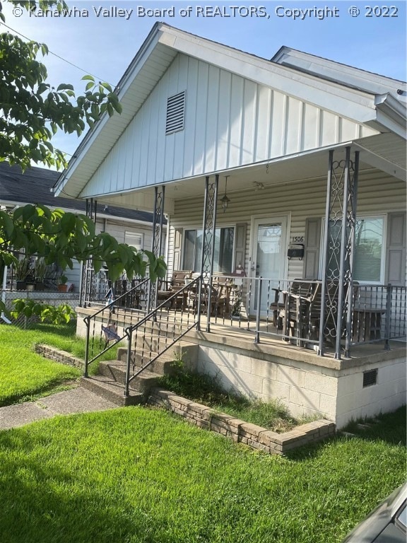 1306 Lightner Ave, Dunbar, WV 25064 - photo 1