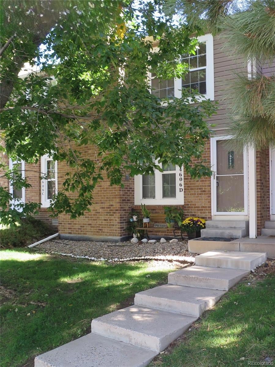 Two story Crown Point unit!