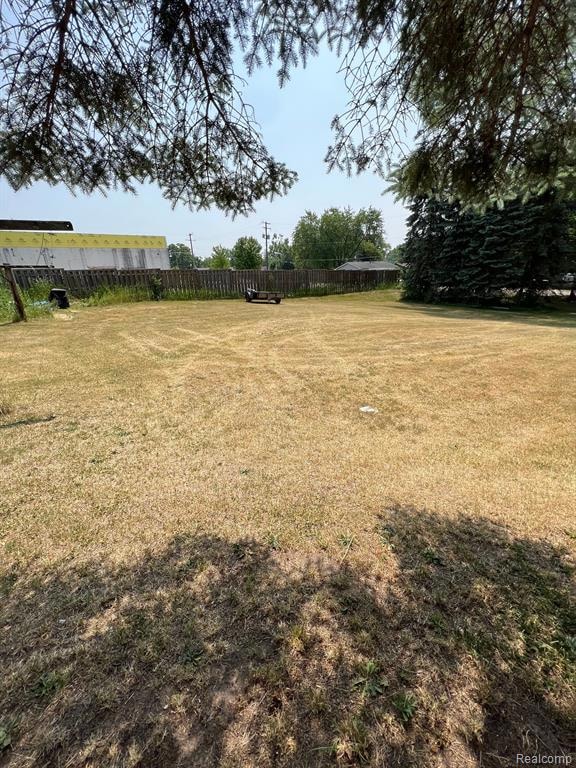 0 Livingston unit 20251013277, Pinckney Vlg, MI 48169 - photo 1