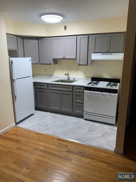 710 Ridge Rd unit 2, Lyndhurst, NJ 07071 - photo 1