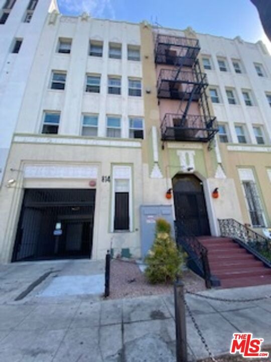 814 S Hobart Blvd unit 410, Los Angeles, CA 90005 - photo 1