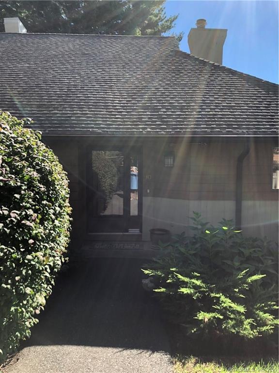 Welcome Home to 10 Wyndcliffe CircleFront Entrance