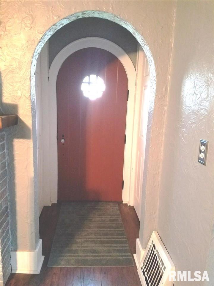 2017 44th St, Rock Island, IL 61201 - photo 1