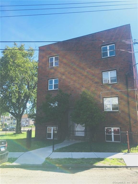 305 Parrott Ave, Bridge Port, CT 06606 - photo 1