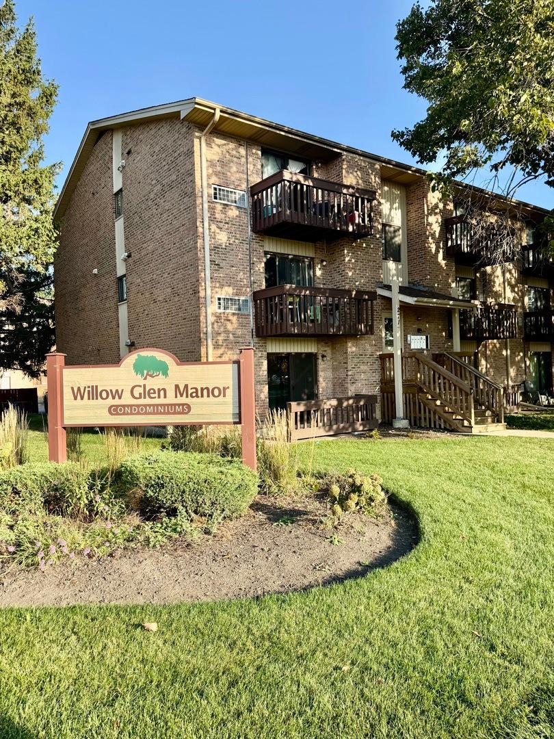 271 Northgate Pkwy unit E, Wheeling, IL 60090 - photo 1